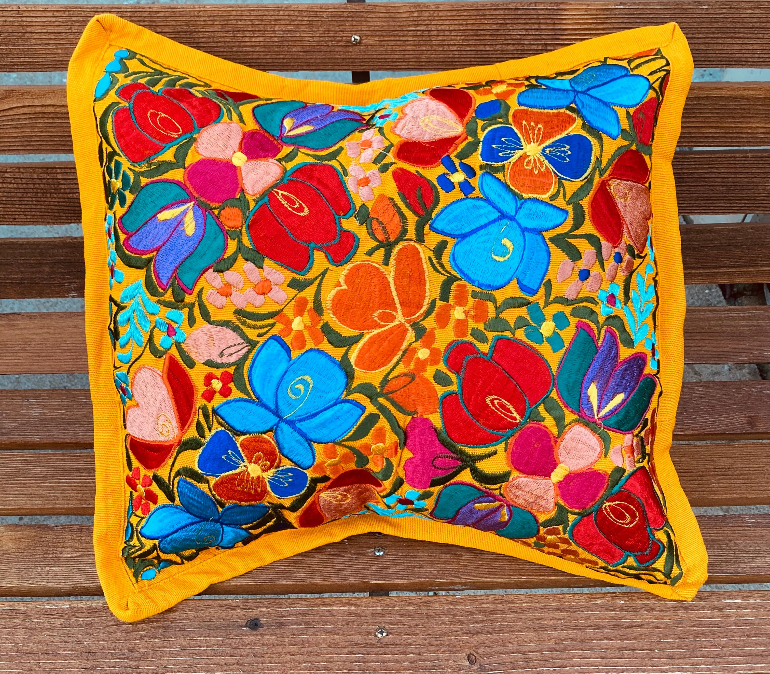 "Jardin": Embroidered Floral Pillowcases